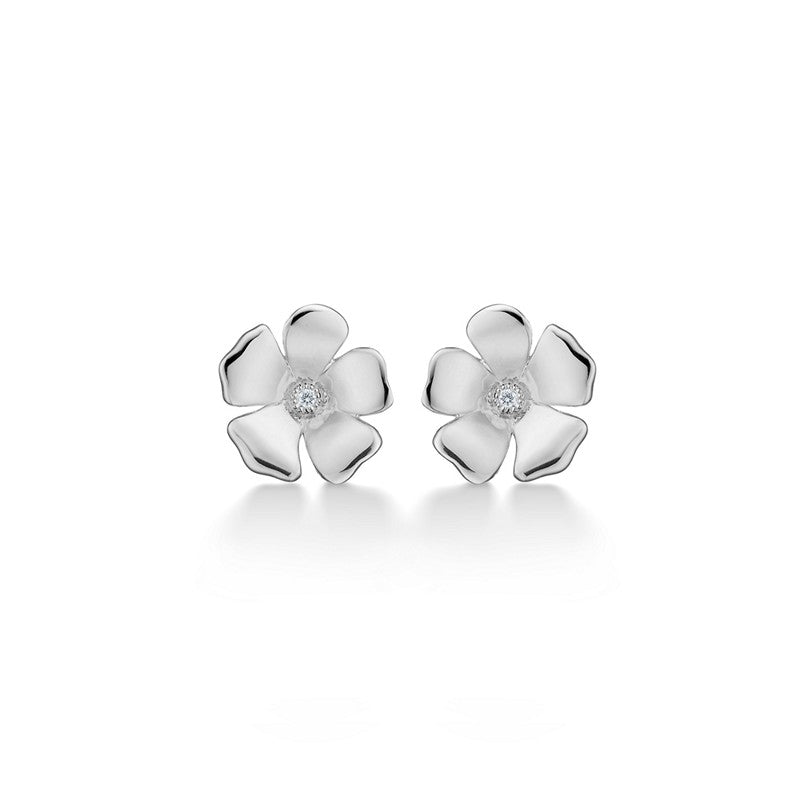 Fleur øreringe fra Mads Z i sterlingsølv med hvid topas, blomsterformet, 10 mm – Silver Label.